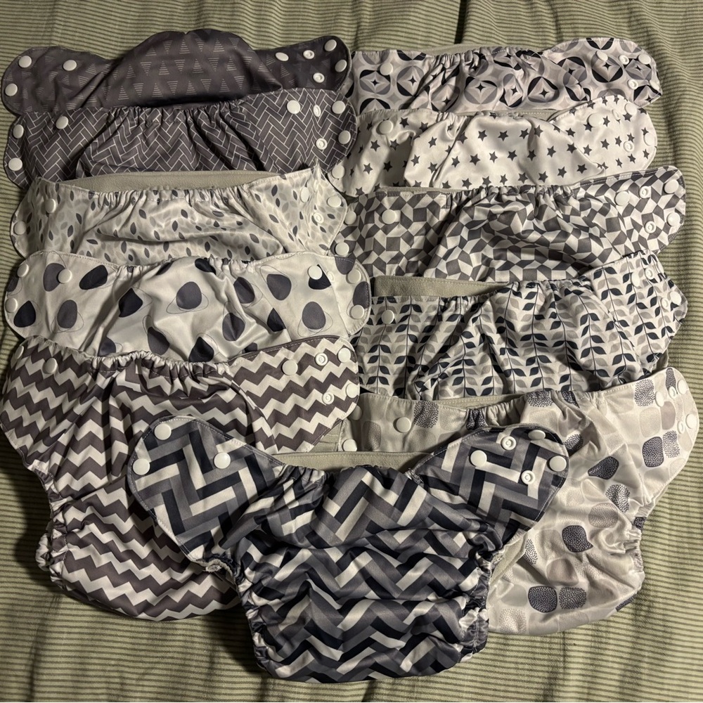 Simple Being Cloth Diaper Set (11) with inserts. - Picture 2 of 4